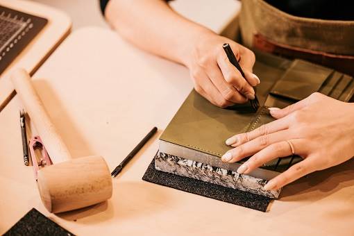 Be Two Leather Workshop
