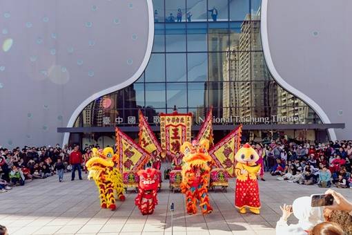 《王功兩廣國術龍獅戰鼓團》 戰鼓舞獅 | 馬力全開