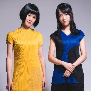 那娜擊樂⼆重奏